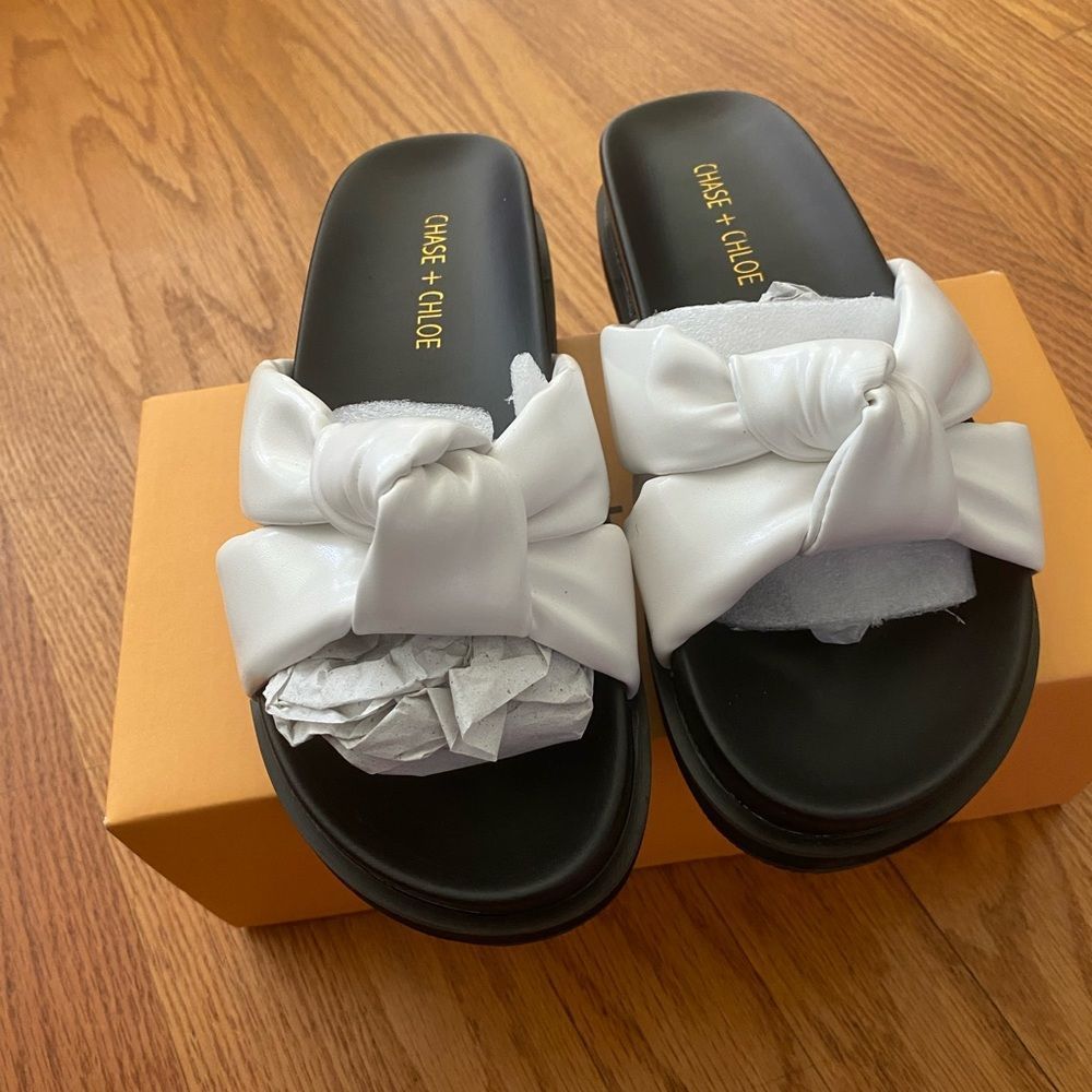 CHASE AND CHLOE Camille Slide Sandal Women 7 WHITE  Puffy Knot 2-2.25 Platform
